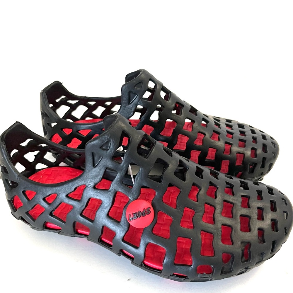 NWT Water Shoes Black Red River Beach Garden Boat Shoe Non Slip Lightweight Sz 7